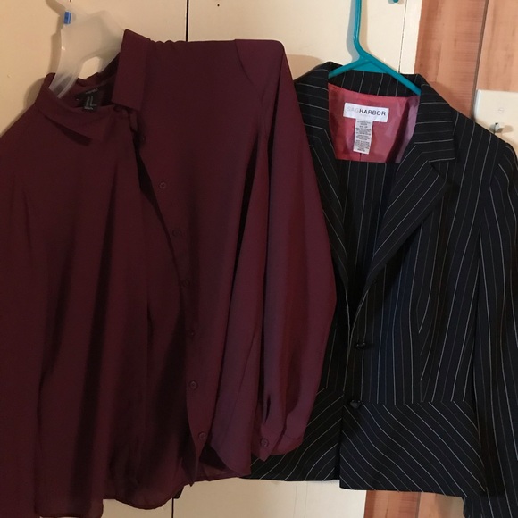 Black pins stripe women’s suit. - Picture 1 of 5